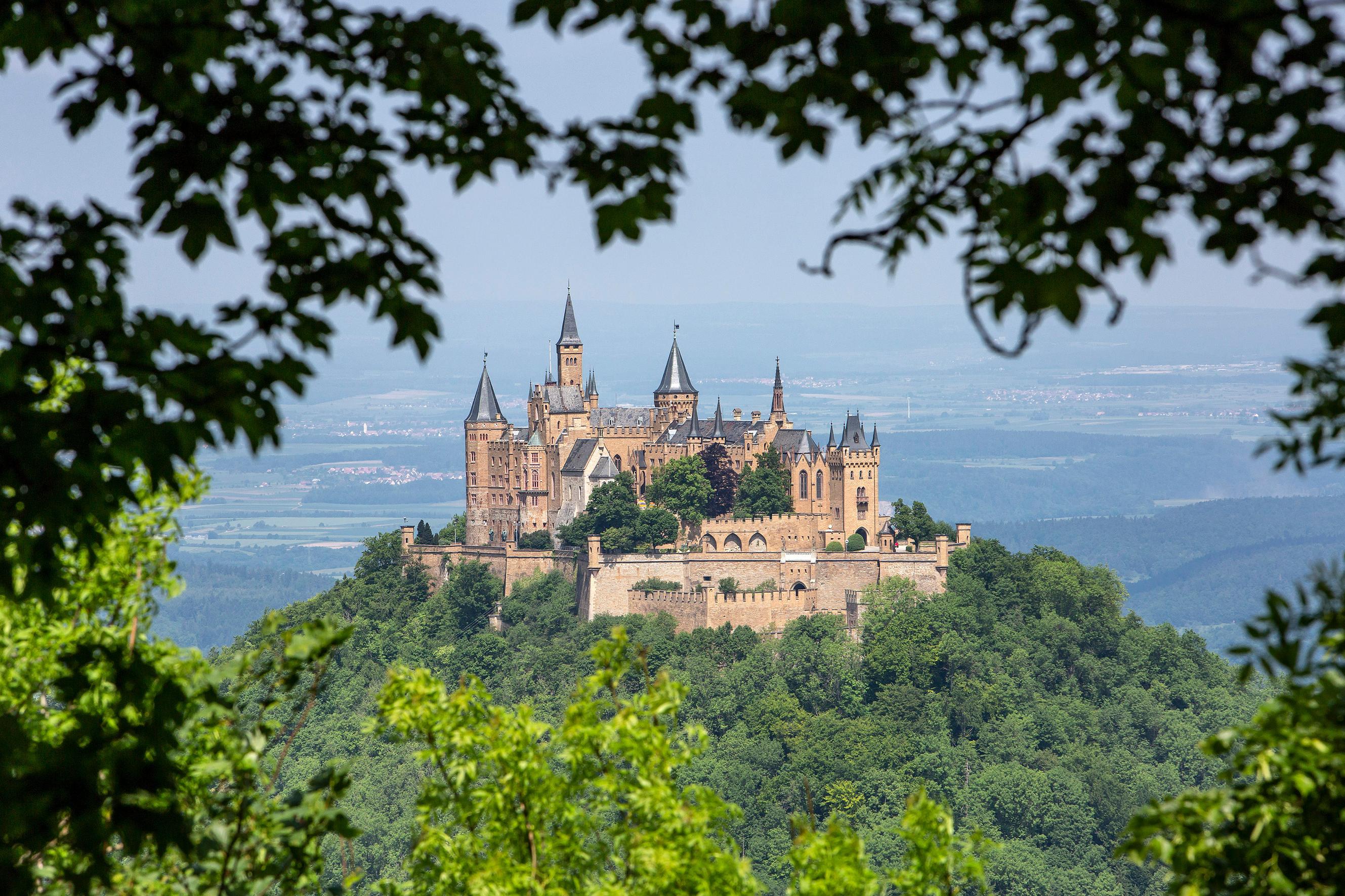 ch-teau-fort-de-hohenzollern-l-histoire-d-un-point-de-vue-majestueux
